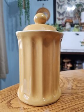 Yellow Ceramic Williams Sonoma 9" Canister Jar White Interior Lid
